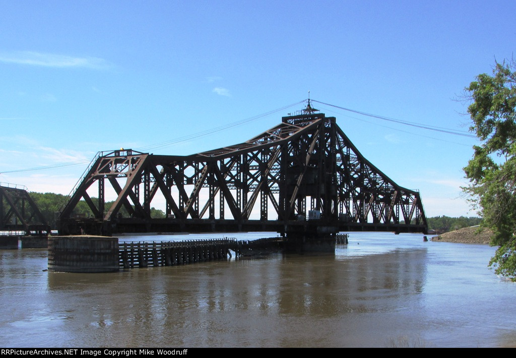 Former C&NW swing bridge